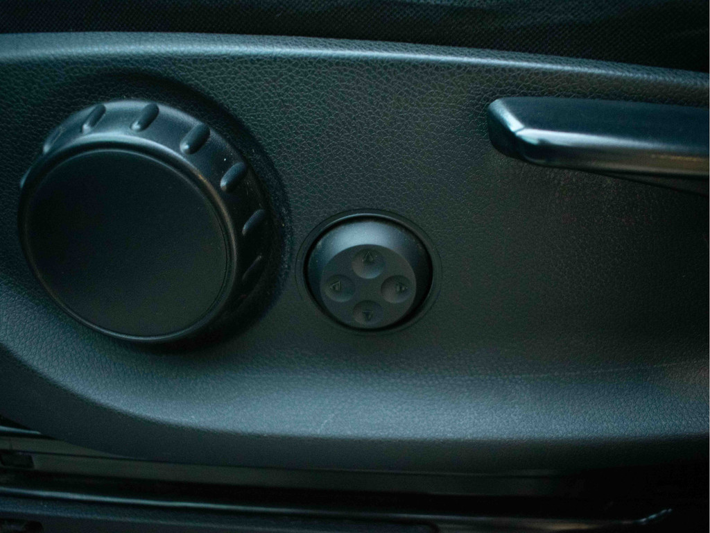 2020 Mercedes-Benz Vito 114 CDI Lang | Carplay | Trekhaak 2500kg | Adaptive cruise | Airco | Stoelverwarming | Parkeerverwarming | Betimmering |