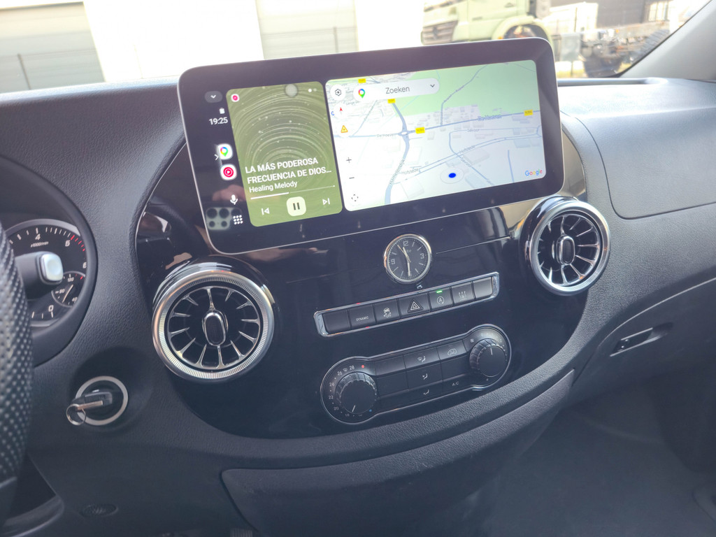 2020 Mercedes-Benz Vito 114 CDI Lang | Carplay | Trekhaak 2500kg | Adaptive cruise | Airco | Stoelverwarming | Parkeerverwarming | Betimmering |