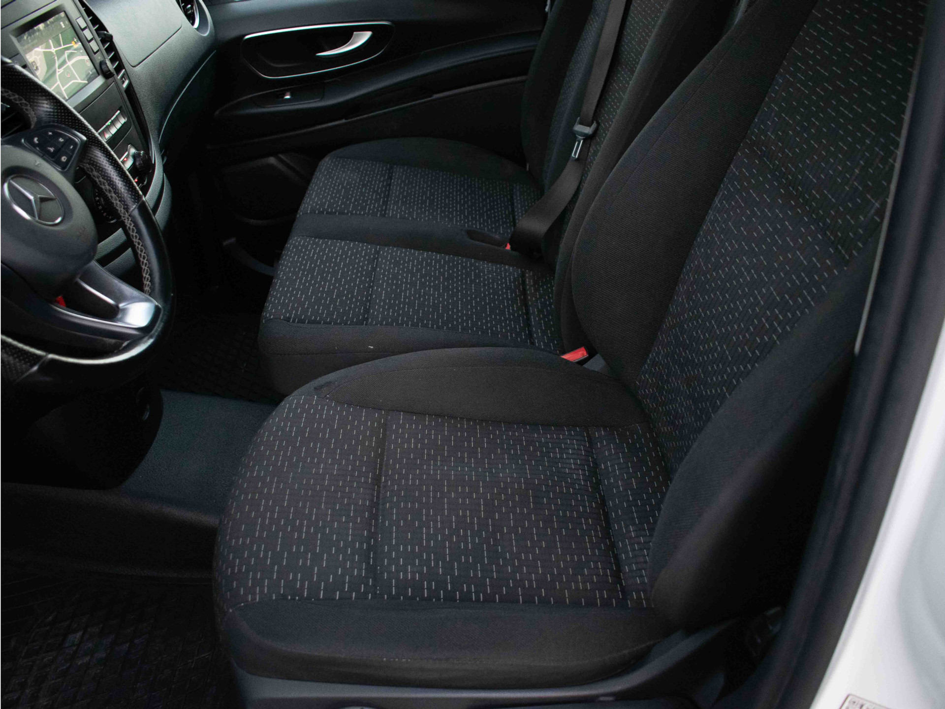 2020 Mercedes-Benz Vito 114 CDI Lang | Trekhaak 2500kg | Carplay | Airco | Adaptive Cruise Control | LED koplampen | Stoelverwarming | Betimmering