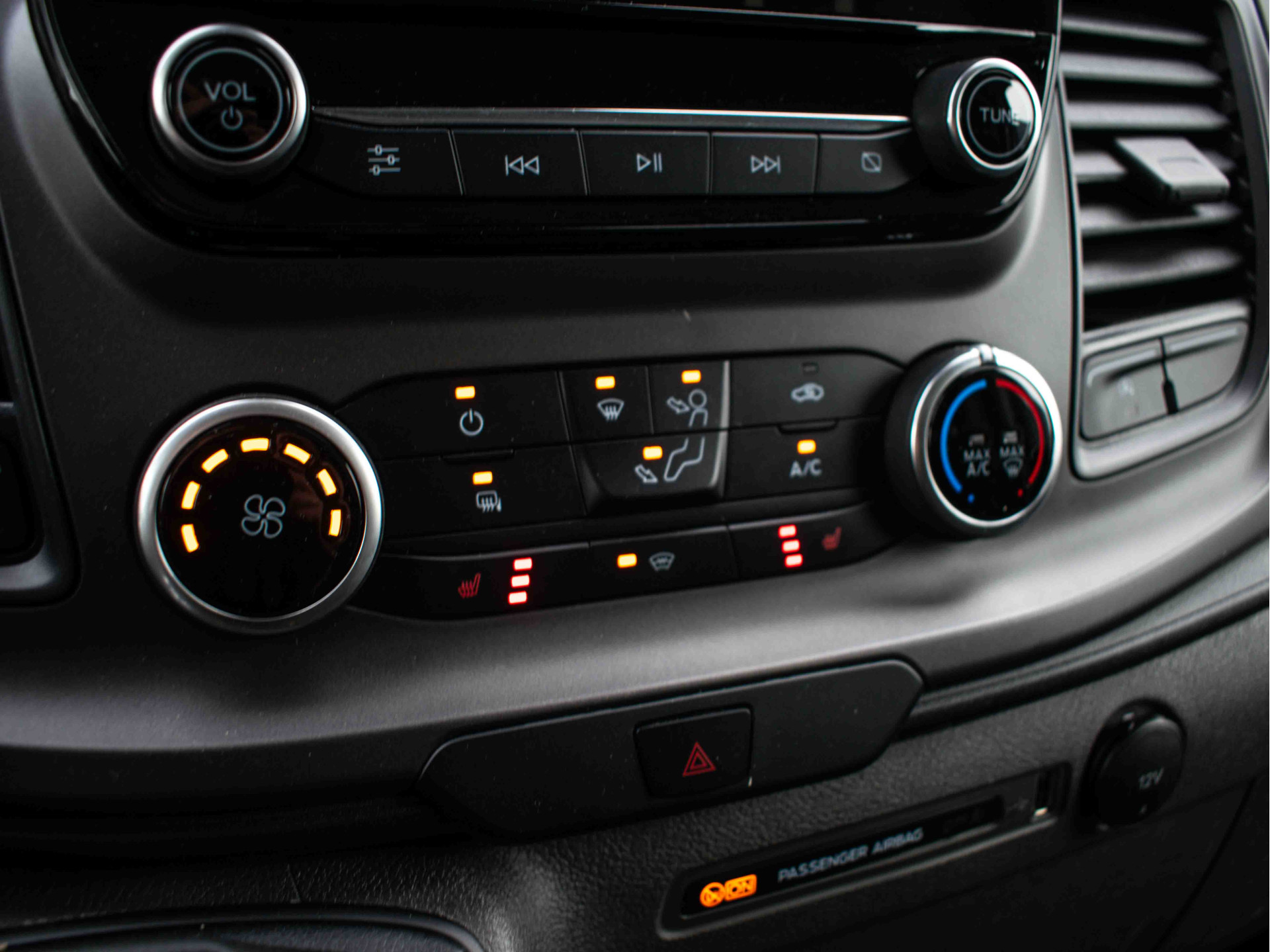 2022 Ford Transit Custom 2.0 TDCI L2H1 | Trekhaak 2800kg | Carplay | Stoelverwarming | Cruise Control | Airco | Parkeersensoren |
